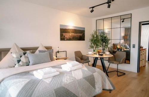 Sudrandweg Apartamento | Möhneblick - Seeblick, Dachterrasse, Pool, Sauna, Waldnähe