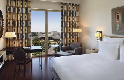 Victoria Borg Hotel | Mövenpick Ambassador Hotel Accra