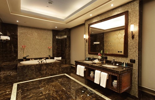 Victoria Borg Hotel | Mövenpick Ambassador Hotel Accra