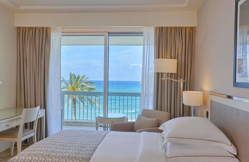 Raouche Hotel | Mövenpick Hotel Beirut