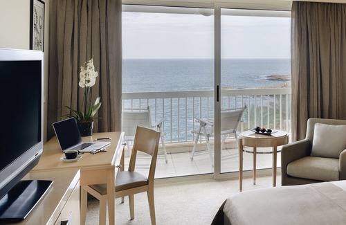 Raouche Hotel | Mövenpick Hotel Beirut