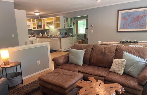 Frankfort Casa | M-22 home, 3 min to Lake Michigan and surrounded by hiking trails!