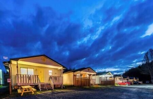 Alert Bay Cabina | (M) Deluxe Double Bedroom Cabin (non pet friendly)