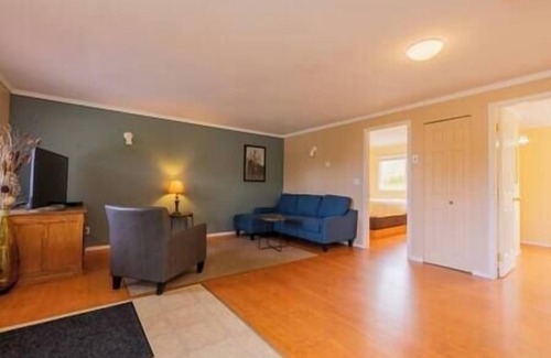 Alert Bay Cabina | (M) Deluxe Double Bedroom Cabin (non pet friendly)