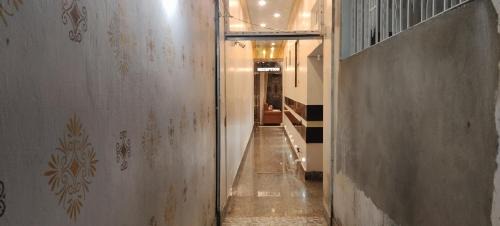 Ballygunge Hotel | M-Hotel Aman Residency Ops- Quest Mall Near park circus Seven point crossing
