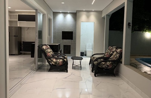 Matinhos Casa | M&M House - Casa com Piscina e Ar Condicionado em Matinhos Para 10 Pessoas
