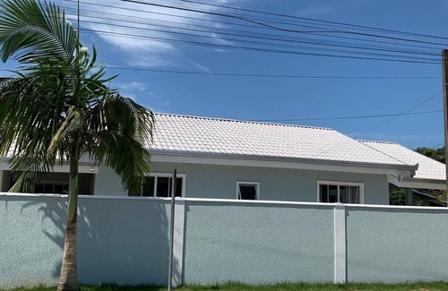 Matinhos Casa | M&M House - Casa com Piscina e Ar Condicionado em Matinhos Para 10 Pessoas