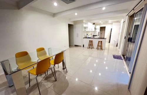 Winston Hills Casa | M Room