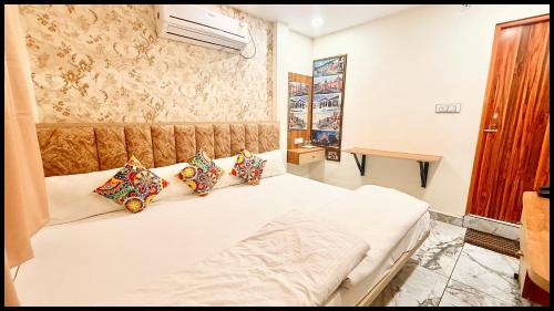 Ujjain Hotel | M S HOTEL PREMIUM Near Mahakal Temple And Railway Station - Air Conditioned hotel, LIFT And WIFI - A Top Premium Hotel