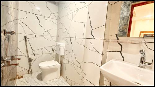 Ujjain Hotel | M S HOTEL PREMIUM Near Mahakal Temple And Railway Station - Air Conditioned hotel, LIFT And WIFI - A Top Premium Hotel