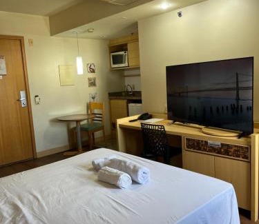 Setor Hoteleiro Norte Hotel | M&V Flats - Prédio Let's Idea n 613 - 1 km Mané Garrincha - 500m Esplanada dos Ministérios - Ar condicionado - Cama queen size - Piscina - Academia