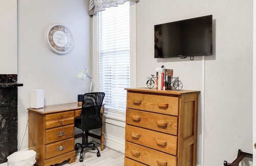 Fan District Apartamento | M1 heart of the FAN/ VCU/private parking/fenced