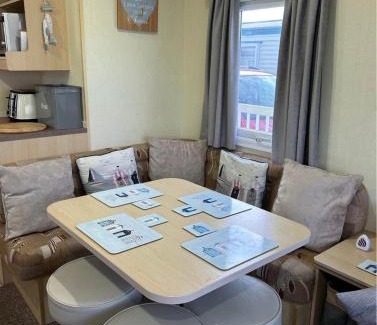 Chapel Saint Leonards Chalet De Esquí | M15 Meadow View Golden palm