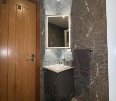 Trafford Apartamento | M16 Deluxe Studios - 3
