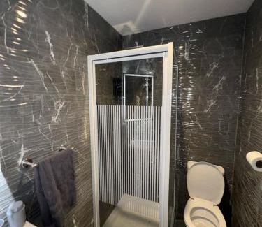 Trafford Apartamento | M16 Deluxe Studios - 3