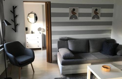 Czestochowa Apartamento | Mały biały domek