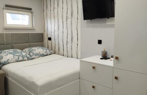 gmina Biskupice Apartamento | Mały Domek Klimatyzacja, Aneks Kuchenny, Parking