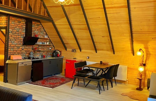Masukiye Chalet De Esquí | Maşukiye Pink House Bungalow