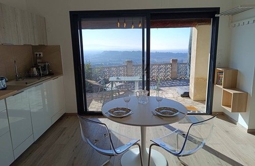 Saint-Hippolyte-le-Graveyron Cama Y Desayuno | Maison Ensoleillée, Grande Terrasse Avec vue Panoramique et Accès Piscine