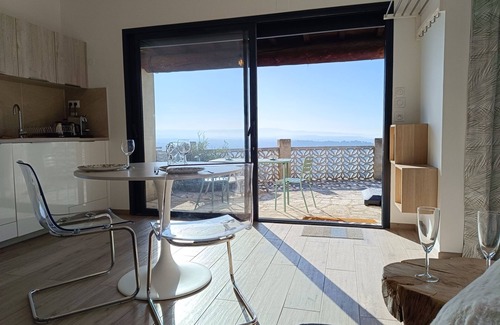 Saint-Hippolyte-le-Graveyron Cama Y Desayuno | Maison Ensoleillée, Grande Terrasse Avec vue Panoramique et Accès Piscine