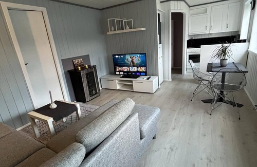 Maloy Apartamento | Maaloey Fjord & Mountain Panorama