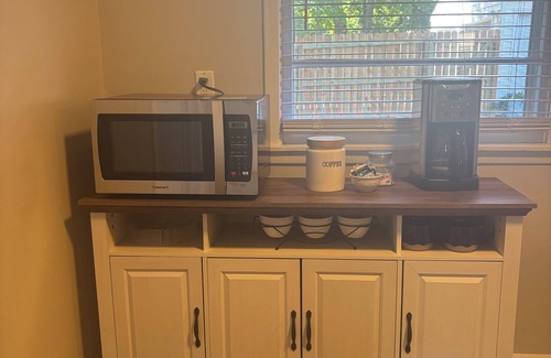 Manhattan Casa | Mac House centrally located within a short walk to KSU Sports Complex & Campus