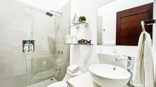 Proyecto Valle Escondido Casa | Macaw House with private pool in Arenas Herradura