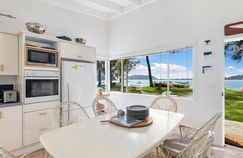 Great Mackerel Beach Cabaña | Mackeral Beach Cottage + Cabin by TCC