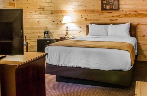 Mackinaw City Hotel | Mackinac Lodge