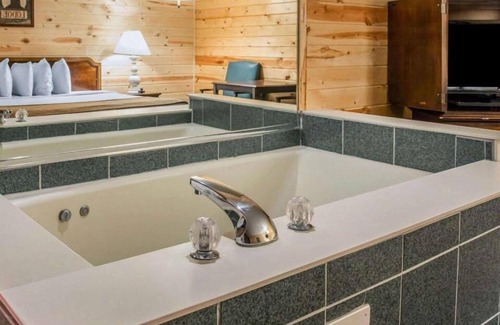 Mackinaw City Hotel | Mackinac Lodge