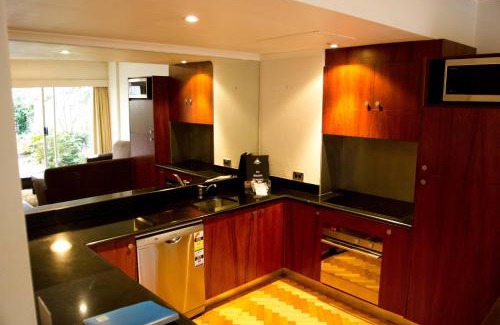 Elizabeth Bay Hotel | Macleay Hotel