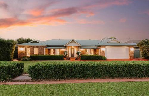 Central Mudgee Casa | Macquarie Manor - Experience Grand Country Living