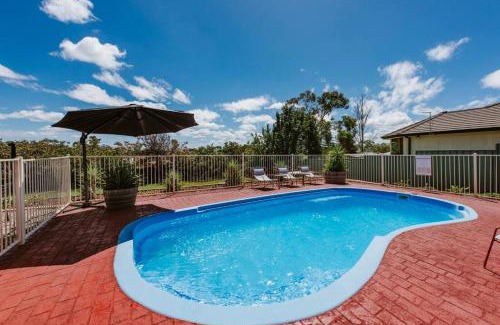 Central Mudgee Casa | Macquarie Manor - Experience Grand Country Living
