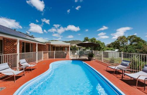 Central Mudgee Casa | Macquarie Manor - Experience Grand Country Living