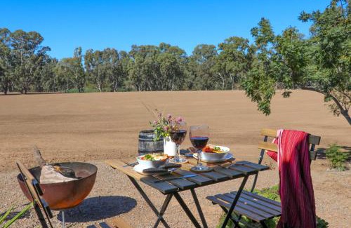 Narromine Casa | Macquarie River View by Tiny Away