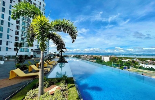 Lapu-Lapu Complejo | Mactan Newtown Beachfront Condo