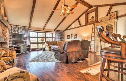 Seisholtzville Casa | Macungie Cabin with Fireplace Near Bear Creek Skiing