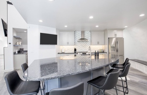 Valley Hi Casa | Mad River Igloo. 3 bed 2 bath. Sleeps 8. EV+.Hot tub. Fire pit.