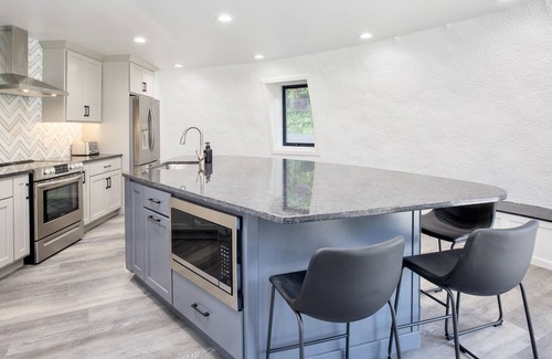 Valley Hi Casa | Mad River Igloo. 3 bed 2 bath. Sleeps 8. EV+.Hot tub. Fire pit.