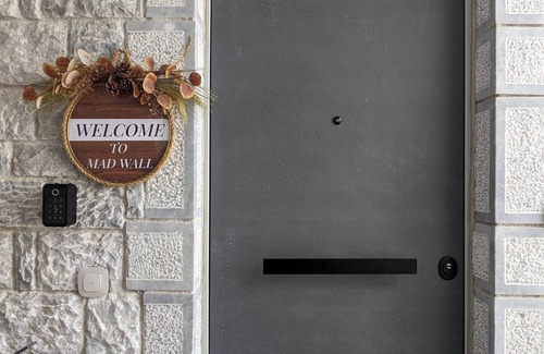 South Kynouria Apartamento | Mad Wall Apartment . A breathtaking gem in the Peloponnese!