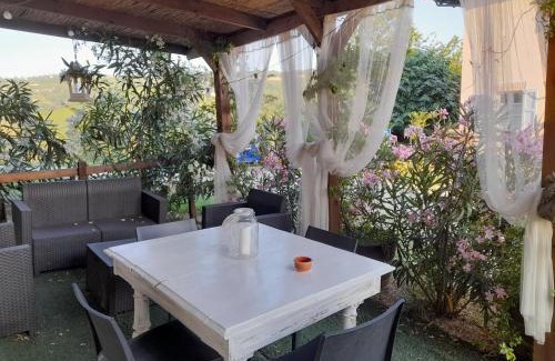 Montelupo Albese Apartamento | Madama Langa Country House con piscina nelle vigne