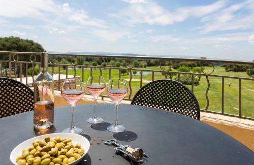 Saumane-de-Vaucluse Apartamento | Madame Vacances Domaine du Provence Country Club Service Premium