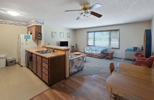 La Pointe Condominio | Madeline Island Lakeview Condo: Within Steps to Downtown Attractions