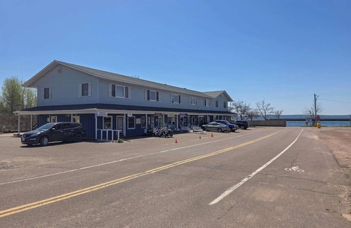 La Pointe Condominio | Madeline Island Lakeview Condo: Within Steps to Downtown Attractions
