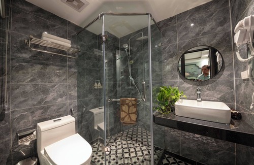 Hoan Kiem Hotel | Madelise Stardust Hotel & Travel