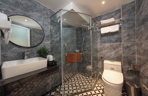 Hoan Kiem Hotel | Madelise Stardust Hotel & Travel