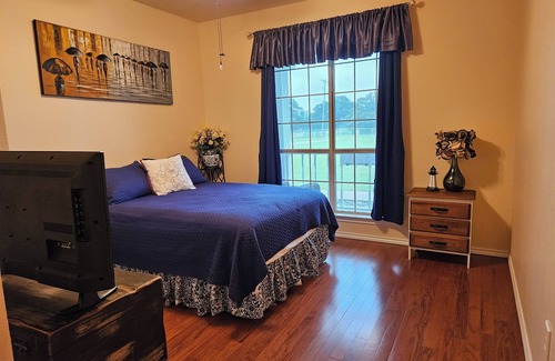 Pilot Point Cama Y Desayuno | Madewell Manor- Welcome home to Horse country USA!