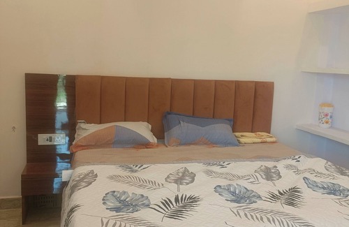 Faizabad Casa | Madhur Kunj Guest House Pick and Drop