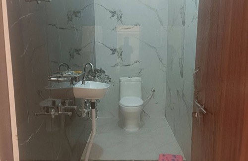 Faizabad Casa | Madhur Kunj Guest House Pick and Drop