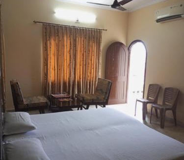 Puri Hotel | MADHUR RESIDENCY